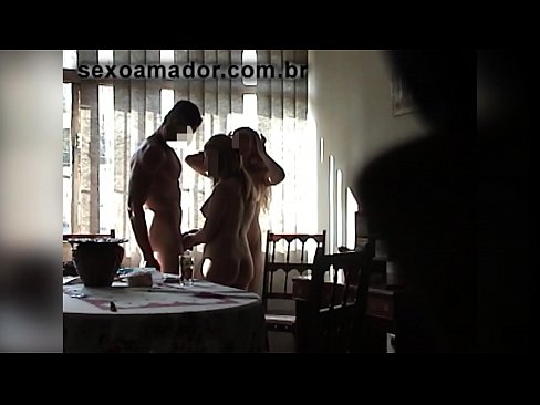 ❤️ Le amiche del sesso invitano un uomo gigante e una cosa a tre con lui ❤️❌ Video di sessoal it.yourxxxvideos.ru ❌❤