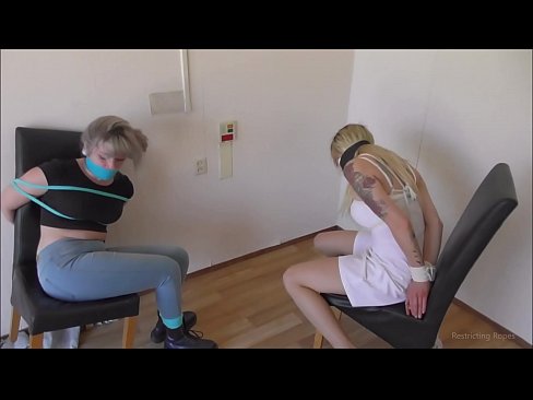❤️ Dipendente / legato e imbavagliato / damigella in pericolo ❤️❌ Video di sessoal it.yourxxxvideos.ru ❌❤
