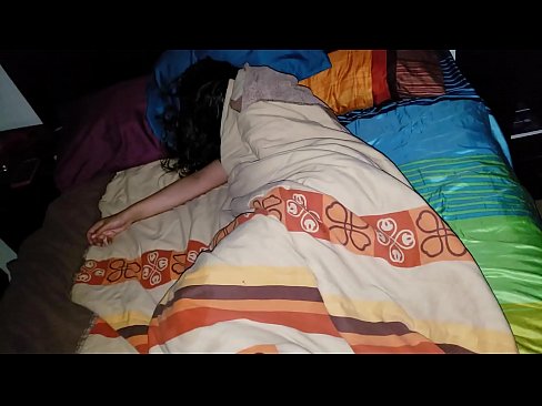 ❤️ Figliastro che rimprovera la sua giovane matrigna mentre lei dorme ❤️❌ Video di sessoal it.yourxxxvideos.ru ❌❤